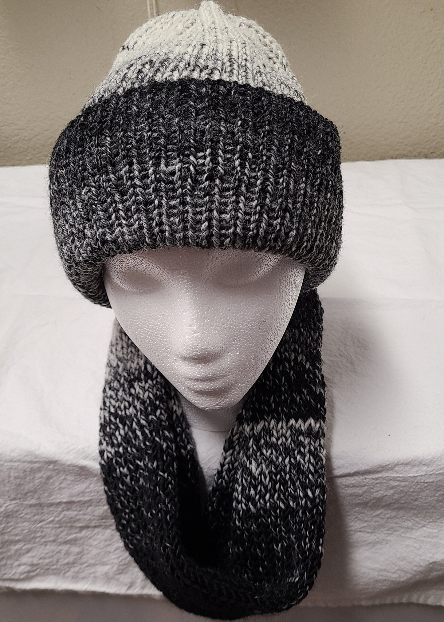 Beanie/scarf Set