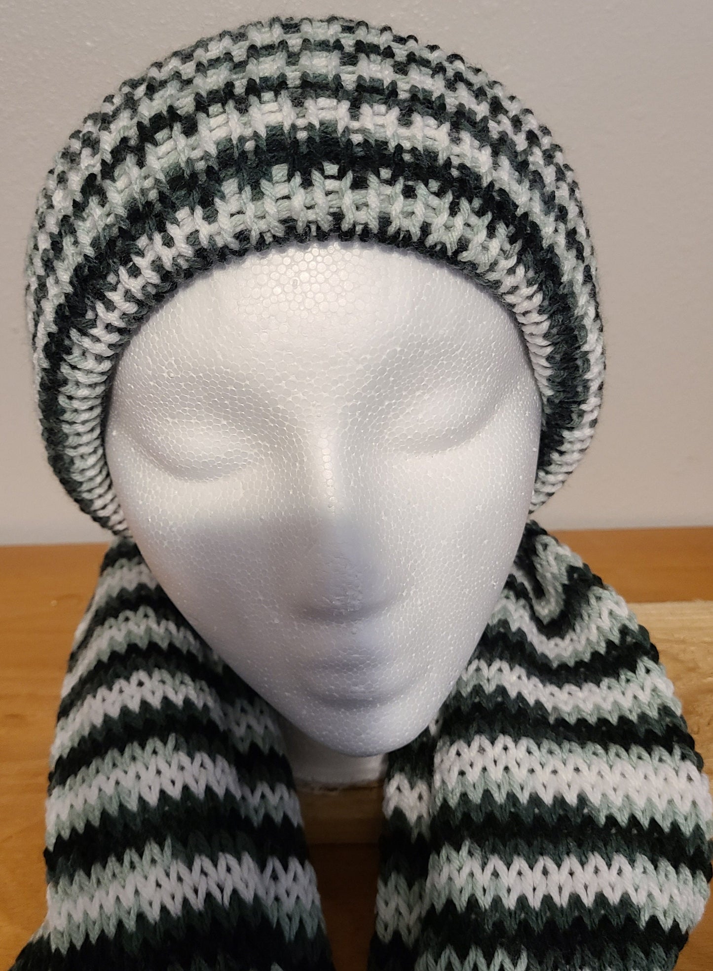 Beanie/scarf Set