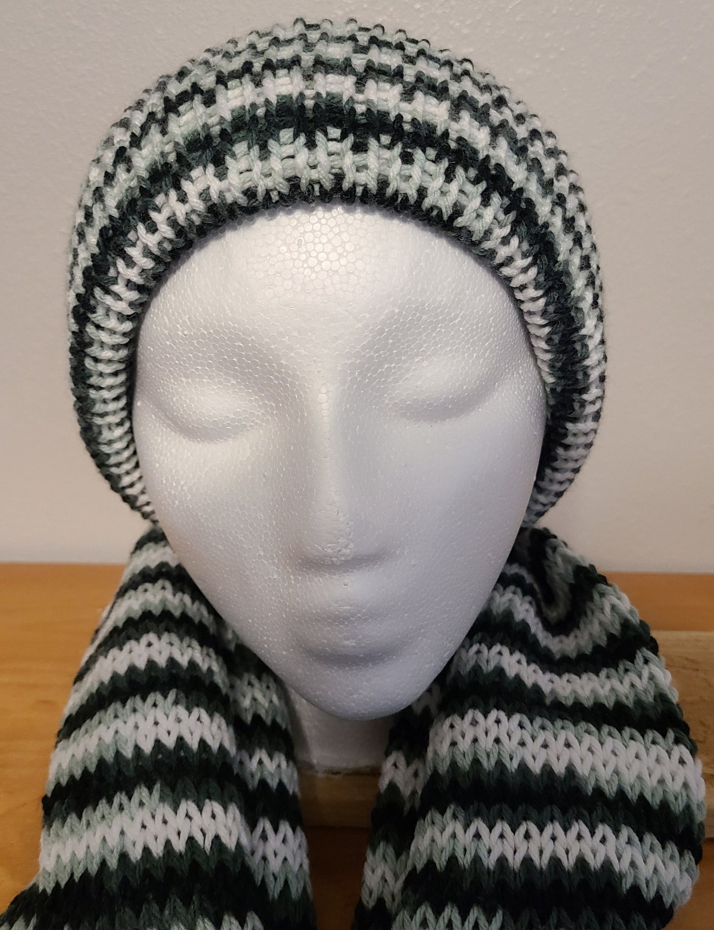 Beanie/scarf Set